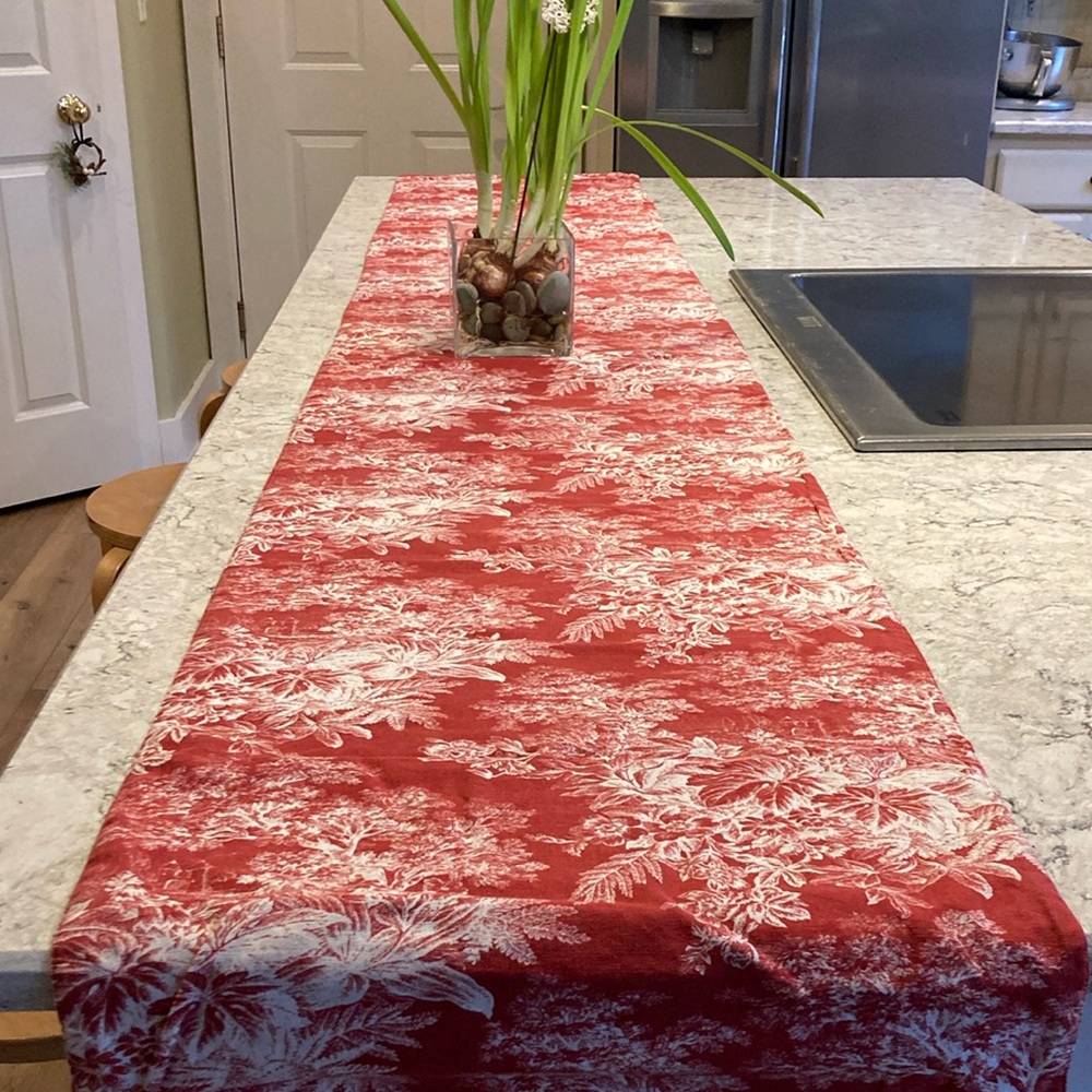 Pottery barn, table runner